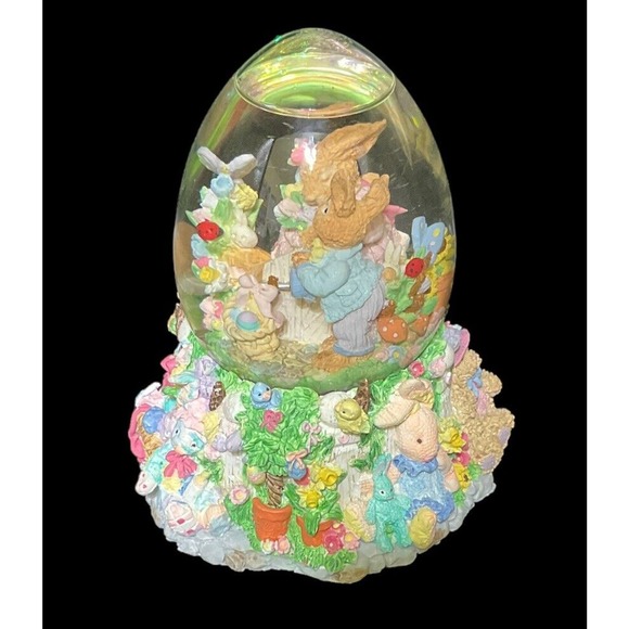 Easter Bunny Musical Snow Globe plays "Here Comes Peter Cottontail" - Picture 4 of 14